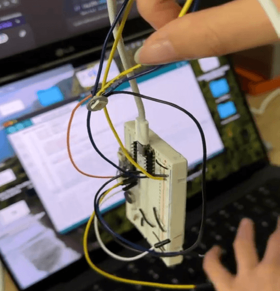 Breadboard prototype with Arduino and haptic driver